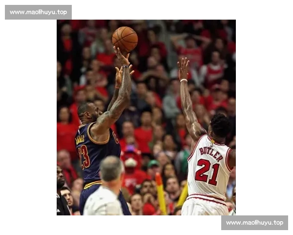 NBA季后赛最新战报：湖人险胜勇士拿下关键胜利，詹姆斯再度领先全场